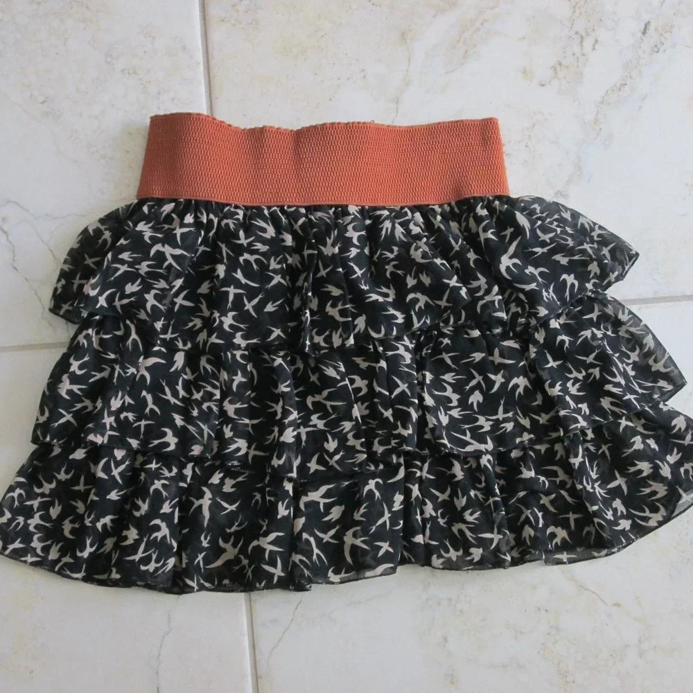 Women's Tiered Mini Skirt (L) - Picture 2 of 5